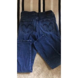 Straight leg blue jean Levi’s